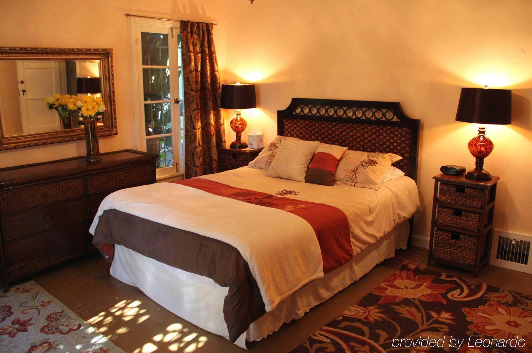 Cinema Suites Bed & Breakfast Hsr19-19-001050 Los Angeles Exterior photo
