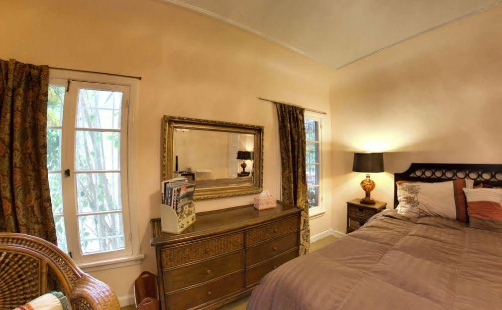 Cinema Suites Bed & Breakfast Hsr19-19-001050 Los Angeles Exterior photo