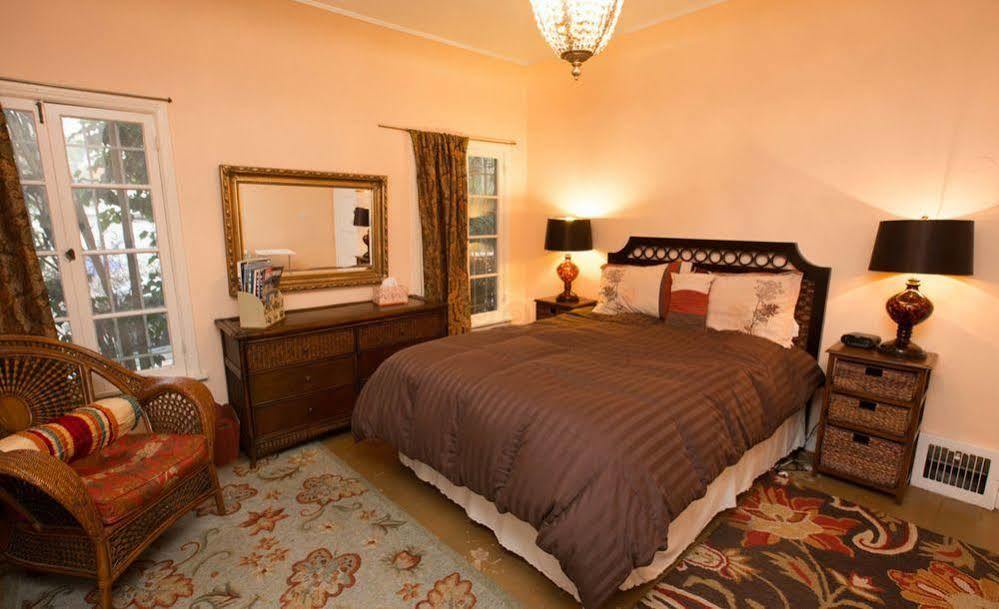 Cinema Suites Bed & Breakfast Hsr19-19-001050 Los Angeles Exterior photo