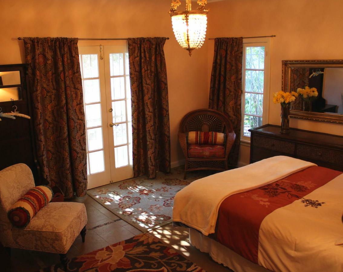 Cinema Suites Bed & Breakfast Hsr19-19-001050 Los Angeles Exterior photo